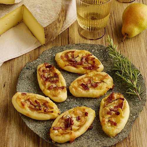 Tartelette de Tomme de Savoie et poires confites