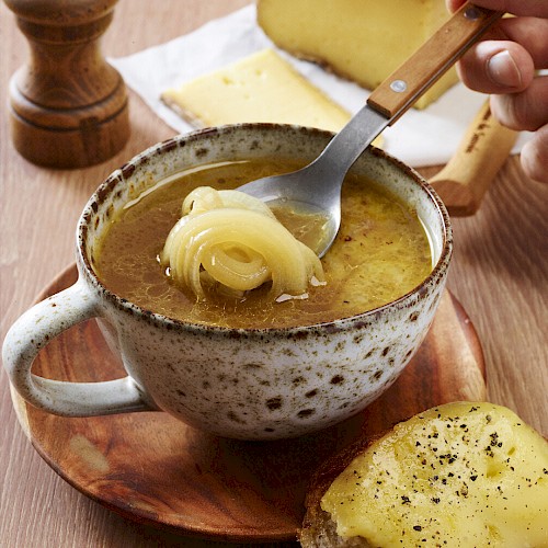 Soupe à l’oignon à la Tomme de Savoie IGP