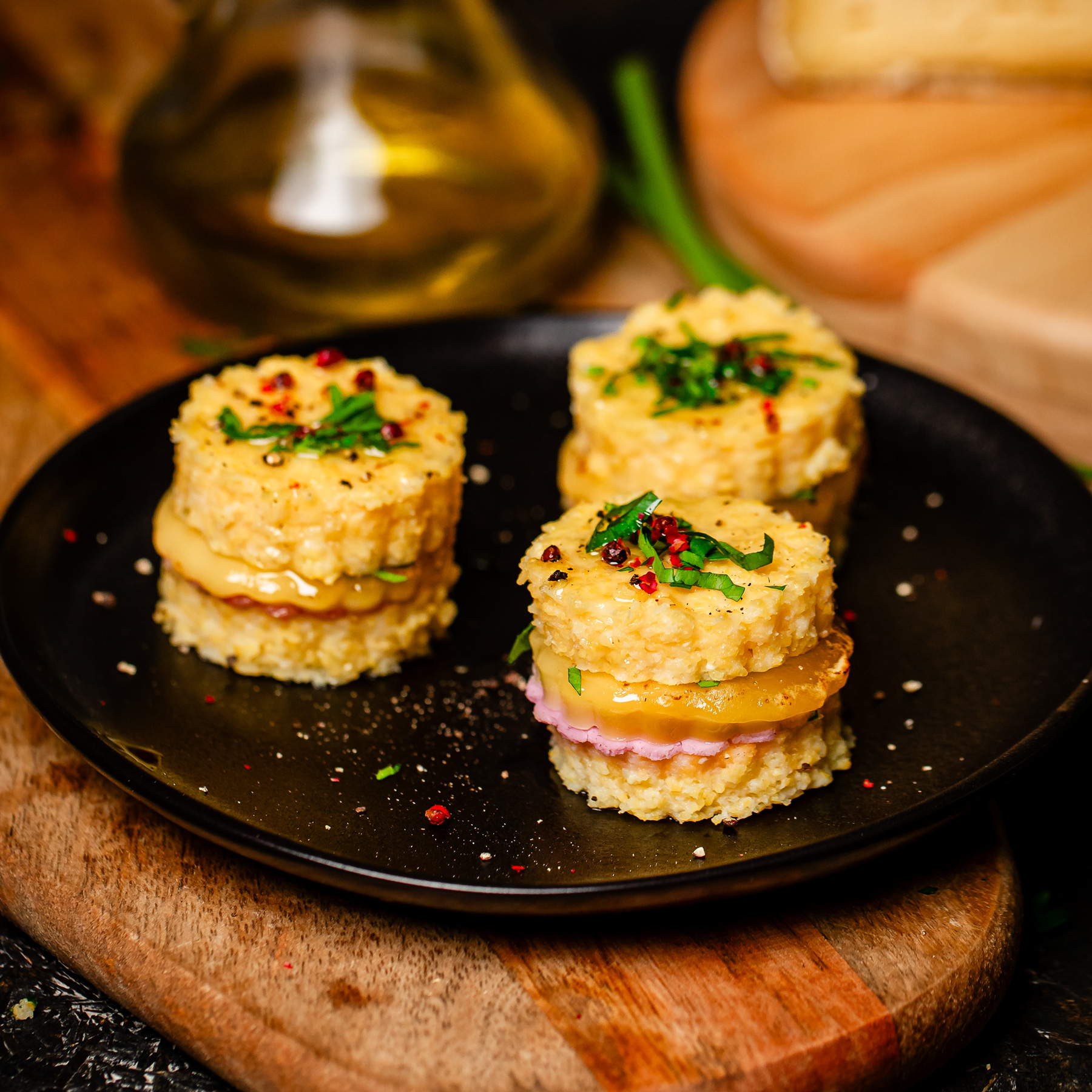 Macarons de polenta à la Tomme de Savoie