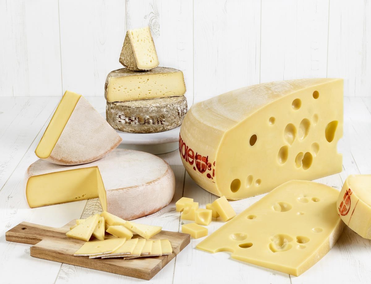 Fromages savoicime, emmental, tome de savoie et raclette de savoie